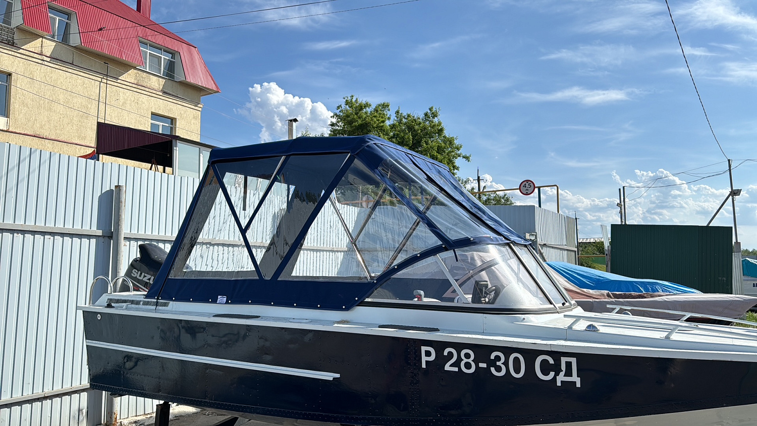 детальное изображение Амур
